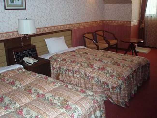 お部屋はこんな感じです。<br /><br />ペットのトイレトレー・消臭剤など用意してあるので、持ち込みしなくてもOKです！！<br /><br />廊下にも、トイレシーツが用意されてあるので便利♪