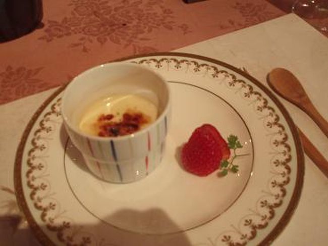 最後にデザートで、豆乳プリン＆イチゴでした。