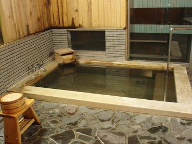 夕食後、わんこと貸切温泉へ♪<br /><br />ヒノキ風呂でゆっくりリラックス〜