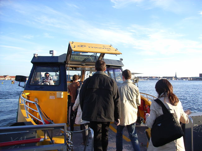 水上バスで移動