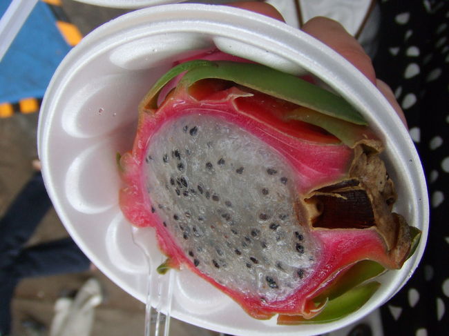 ドラゴンフルーツ！<br />なんか青臭い！？