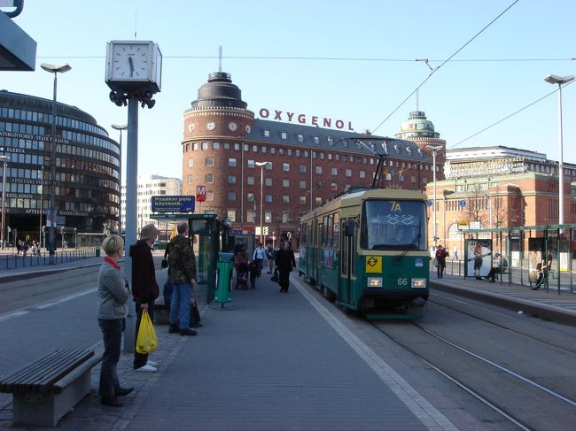 トラムには旧型と新型がありますが料金は同じ。この路線には7Ａと7Ｂがあり市内を一周できます。写真のトラムは7Ａで中心地エスプラナーディの方面に行くトラムです。<br />7Ａは外回り方面、7Ｂが内回り方面です。7Ｂに乗り中心地に行くには外周を回るので約４０分近く掛かるのでご注意を！