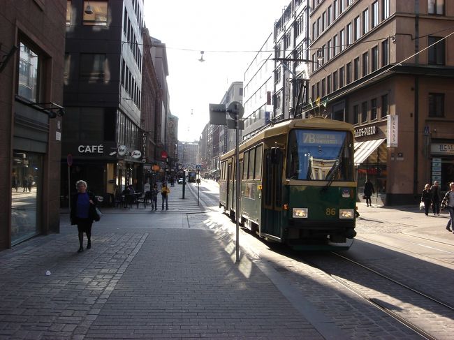 エスプラナーディの１本内側の繁華街。<br />Aleksanterinkatu通りでショッピング通りです。