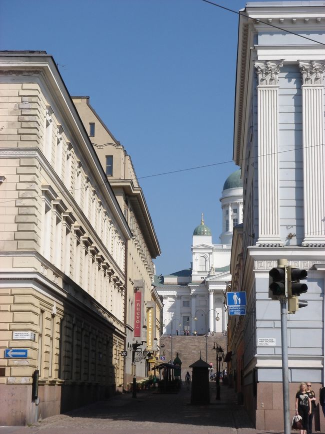 船着場、マーケット広場に行く通り　Unioninkatu<br />から大聖堂を撮影しました