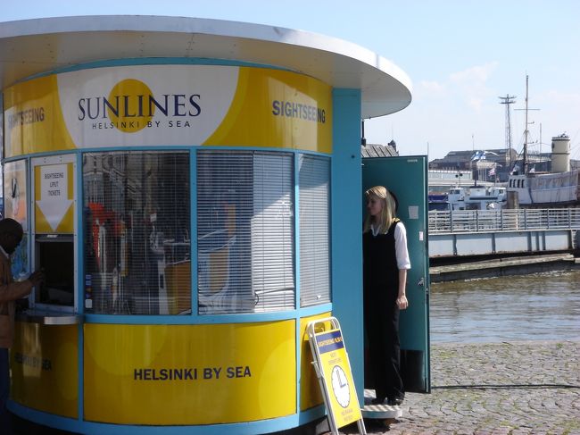 こちらはサンライン側のチケット売り場。私はコース的にサンラインの方がヘルシンキの湾内をクルーズ出来るので<br />こちらを選択しました。食事は出ませんが飲み物は有料で飲めます。また、サンラインの船は展望デッキがある為、オープン状態でクルーズ出来ますが、風が冷たいため、防寒服は必要です。私は１時間３０分吹きさらしの場所にいた為ついに風邪を引き、帰国しても未だ治らずです。
