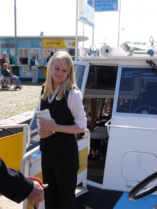 サンラインのクルーです。余りにも美人なのでプロフィールの写真にも使わせて貰いました。本物は写真以上に美人でした。