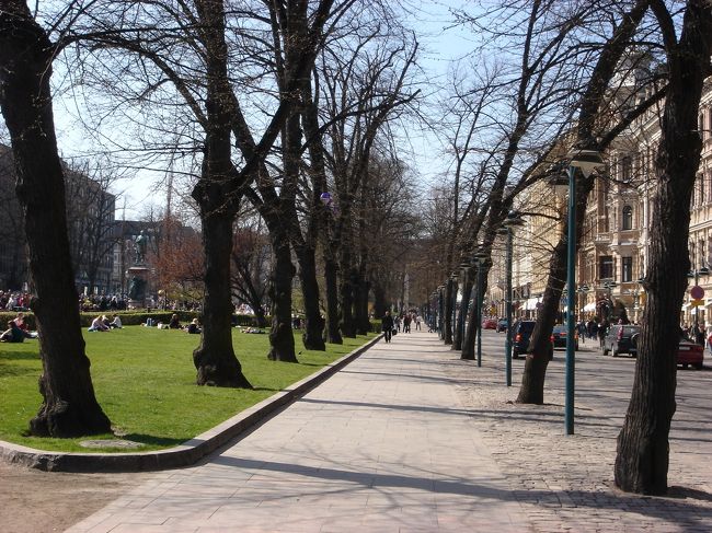 エスプラナーディEsplanadi　の公園です。<br />ヘルシンキの一番の中心地
