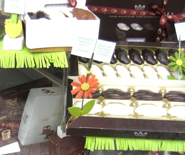 ブラボーが投げ捨てたアンティゴーンの「手」は「チョコ」にもなっています。<br /><br />これがほんとの「ハンドメイド」。<br />