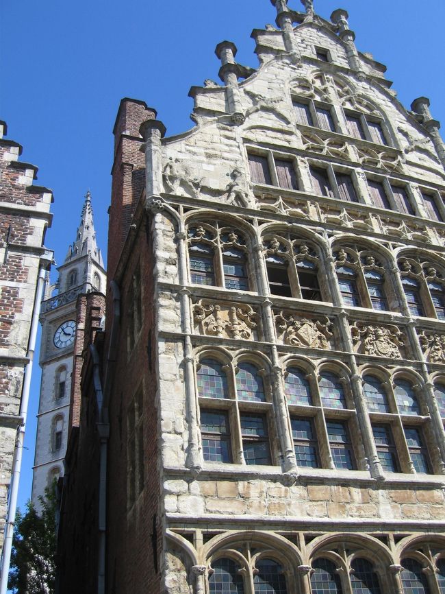 なかなかのファサード（面構え）です。<br /><br />海老蔵の鳴神上人が見得を切っているようにさえ見えます。思わず「成田屋！」なんて声をかけたくなります。<br />