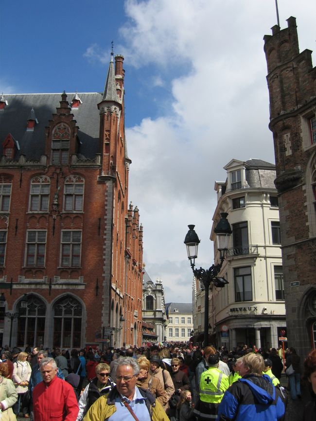 「死都」の人出もさすがに多くなってきました。<br />