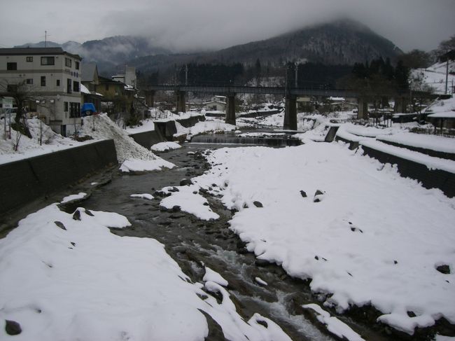 雪いっぱいの川♪