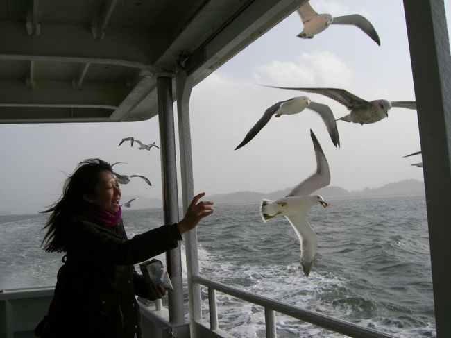 かもめにえびせんあげた〜♪♪<br /><br />たくさんかもめいた☆<br /><br />口でもあげた♪