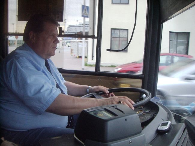 シリヤライン到着後　バスにてユースホステルへ向かう。<br />この運転手さん親切でした。<br />後でまた偶然お会いすることとなりました！<br />覚えていてくれて嬉しかった♪<br /><br />しかし得意の方向音痴。<br />なかなか近くにいるのにユースを見つけられなかった。このユースにいくのなら<br />バス停を降りてそのままその通りを歩いてください。