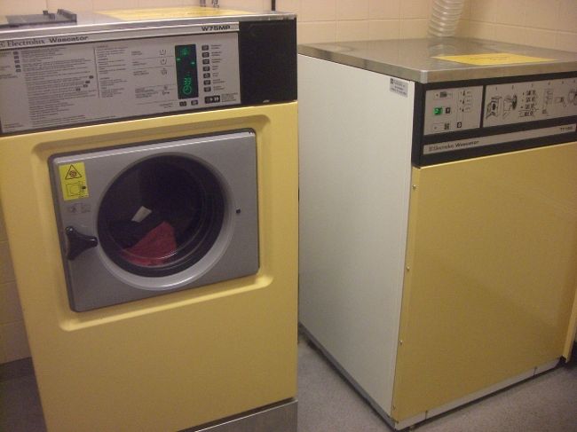 時間がある。<br />服は最近洗ったかなぁ。。。(・ ・;？<br /><br />洗濯しましょう〜♪<br /><br />お　回っています。<br />綺麗になぁ〜ぁれ♪<br /><br />