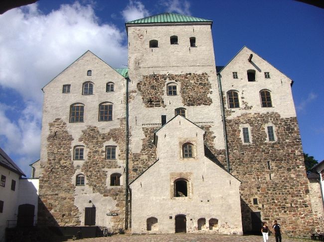 ドンッ！<br /><br />現れましたトゥルク城！<br /><br />古い感じでいい感じ♪