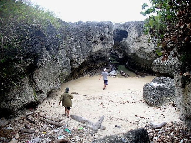 イセエビ洞も有名だけどただこれだけ。<br />行く価値はないね。<br />観光写真だけだと大きさがわからない。