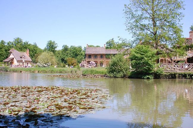 マリーアントワネットの離宮です。ベルサイユ宮殿の豪華さとはかけ離れた、素朴な雰囲気です。