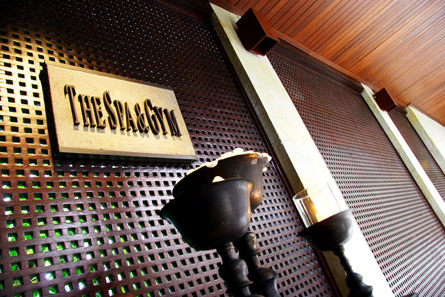 ★THE SPA at THE LEGIAN.<br /><br />私が受けたメニューは・・・・・・・・・<br />Balinese Msa 1時間　Rp463.700-<br />Cellulite Msa       Rp741.920-<br />サービス料、Tax     Rp253.180-<br />