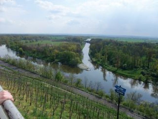 午後から古城見学に行きました。<br />ボヘミア地方の風景です。