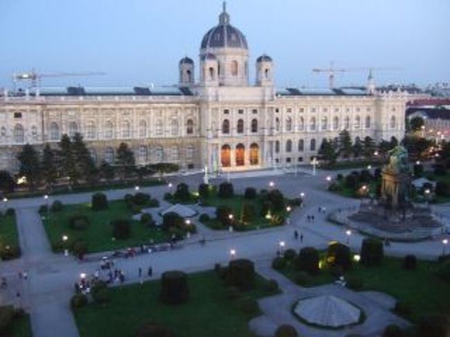 自然史博物館の屋上から夜景（夕景？）を見ました。<br />とてもきれいでした。<br />