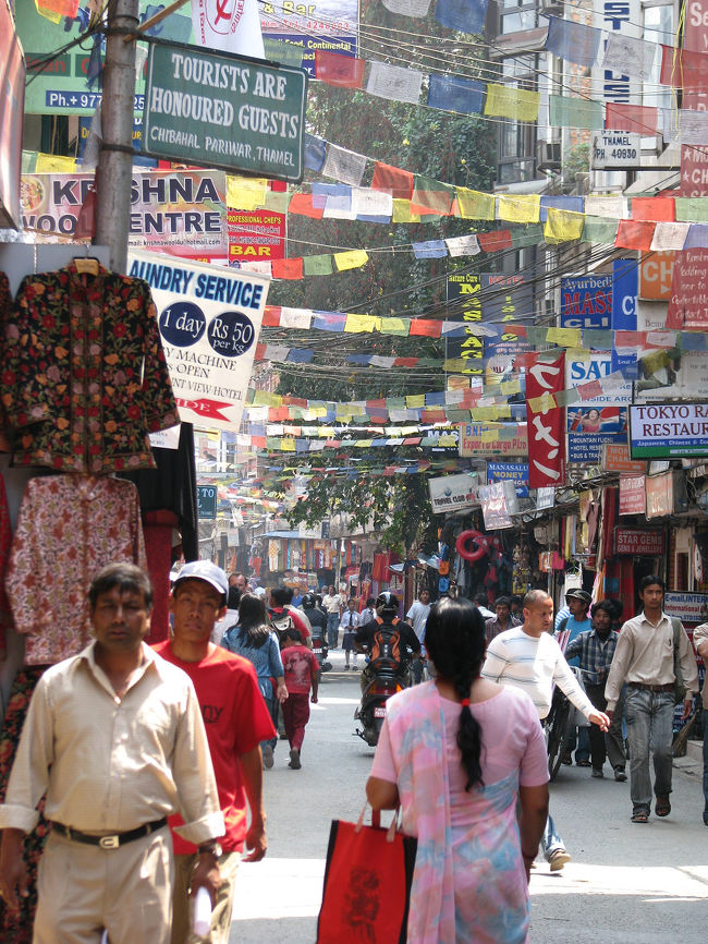 よく見るとラーメンの文字が・・。<br />日本食のお店も多い。<br />行ってないけど。