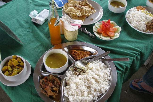 ネパールのダルバール。<br />まあまあ美味いが毎日はやはり勘弁して欲しい。<br />結局この一回しか食べなかった。<br />他にも美味いものいっぱいあるしな。