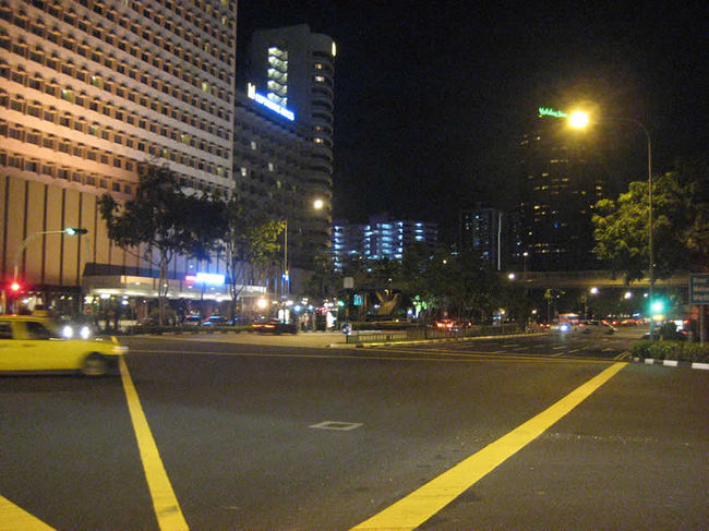 のどが渇いたので、BEERを探しに町をフラフラ。