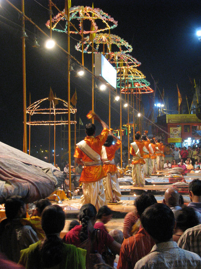 毎日やってるプジャ。<br />毎日やってるのに動きがばらばら・・・。<br />練習しようよ。