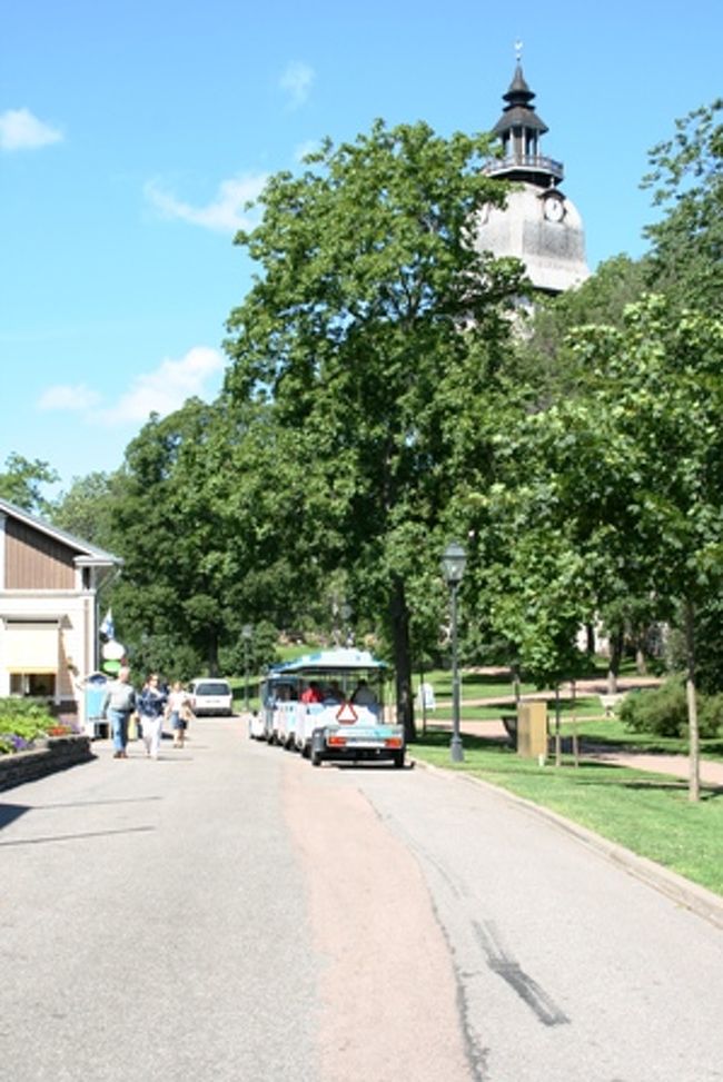 ナーンタリ教会が見えてきた。<br />のどかな雰囲気。<br /><br />スルーします。