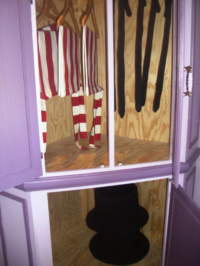 パパの帽子とつえ？<br />ママのエプロン<br /><br />実はこんなにあるんです。<br />きちんと整頓されています。