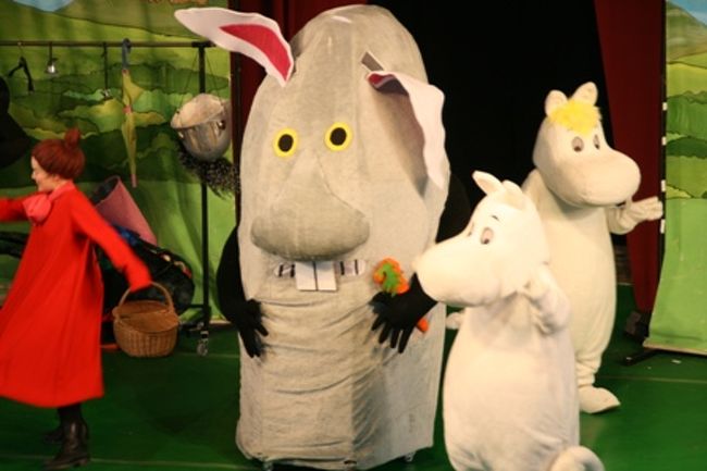 んーーーー。<br /><br />何だかよく分からない。<br />もっと可愛いだけでいいのに　ムーミンがライオンの着ぐるみをかぶったり　変なのが登場したりして　わけが分からない。