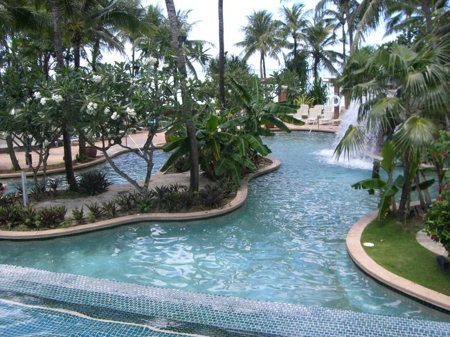 高級ホテルのプールにて♪<br /><br />浮輪もゴーグルもなんでも借りれる♪♪