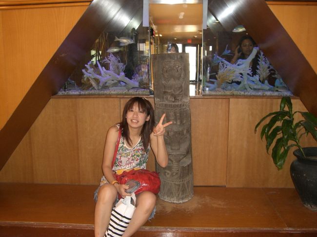 ショッピングモールの中で！！<br /><br />ｸﾞｱﾑの守り神ティキ様と☆笑