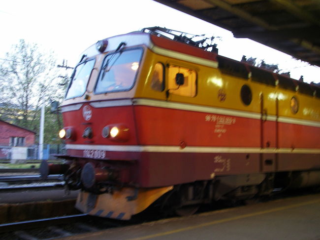 17:45リュブリャーナ発、20:04ザグレブ着の鉄道に乗り込みます。<br />特に指定席ではなかったけど、空いていたので普通に横並びで座れました。<br />