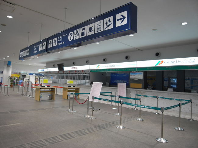 チェックインカウンターもまだ空いておりませんでしたが、このフロアには新韓銀行もあり両替もここで可能。チェックイン時にビートル・ブサン・ブック（略してＢＢＢというらしい）という街歩きガイドを購入。100円というリーズナブルなガイドブックでしたが、この冊子のおかげで釜山の街を自由自在に歩き回ることができました。