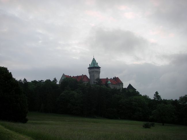 ブラティスラバから現地の人の車でスモレニスへ移動。スモレニスのお城に宿泊