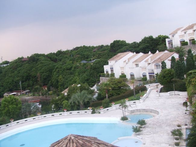 テラスからの景色です。今回は利用していませんが、プールやヴィラタイプの客室もありました。