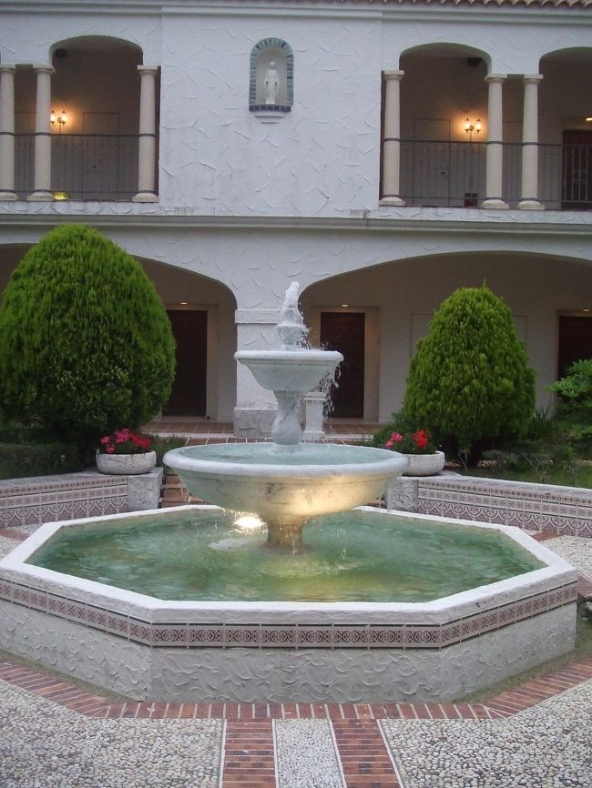 噴水その２<br />中庭の噴水です。