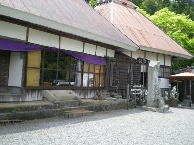 胎蔵寺のお堂です。と言っても、ここもあまりお堂っぽくはありません。ここが信仰の場であるのは間違いありませんが、同時に地域の人たちの大切な交流の場になっているんじゃないかなあと感じました。