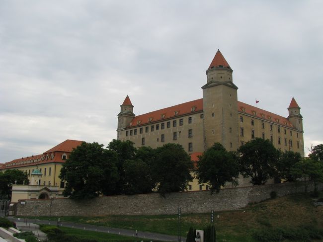 ドナウ川ーブラティスラバ城<br />http://www.youtube.com/watch?v=IwOJnH8cpPo