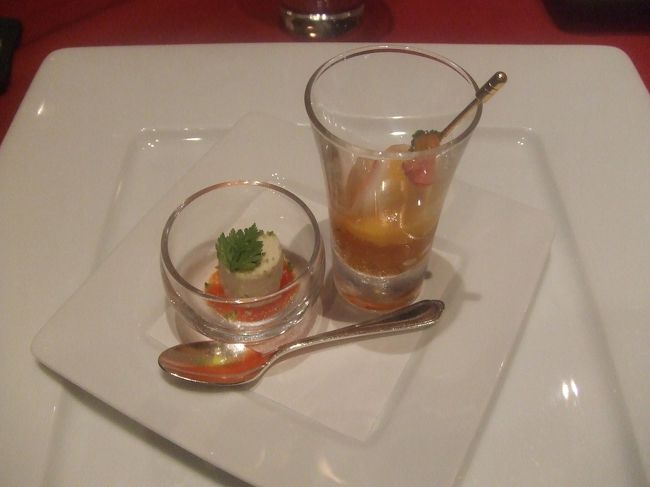 さていよいよ夕食です。<br />まずは前菜です。これはとってもおいしかった☆
