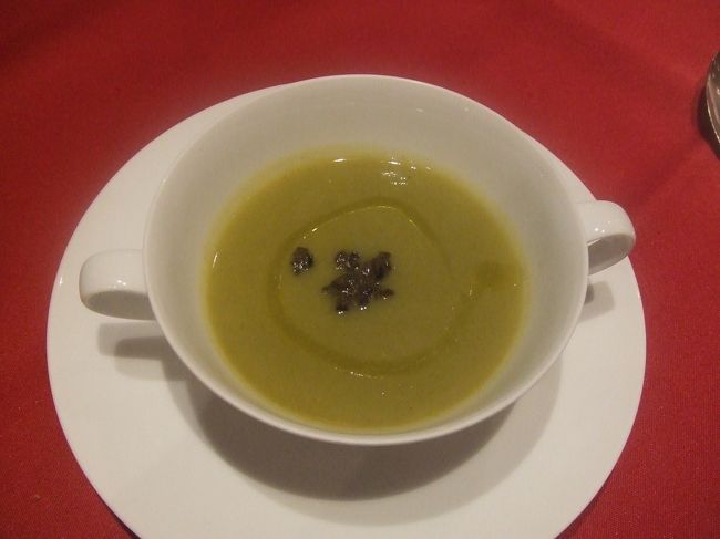 ズッキーニのスープです。<br />私はズッキーニは嫌いらしいです…^^;