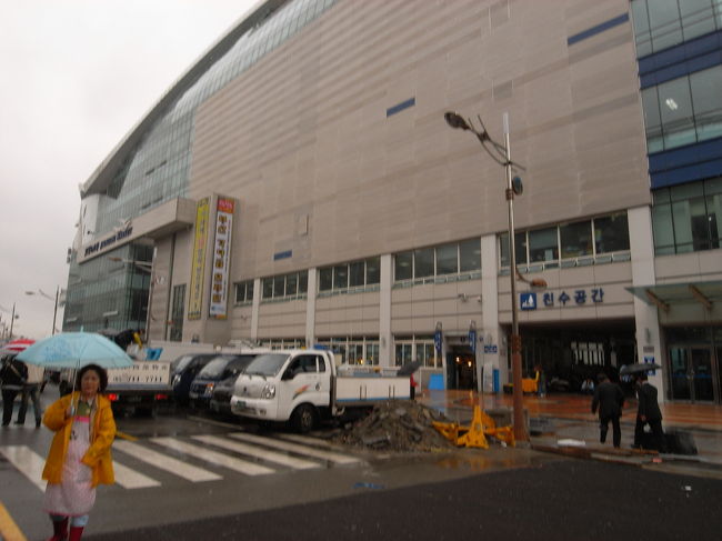 西面から地下鉄でジャガルチ市場へやってきました。