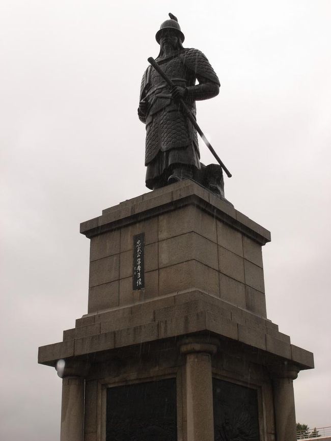 李舜臣将軍の銅像