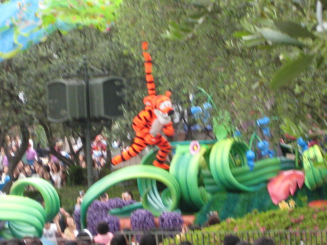 ティガーが跳ねてます。