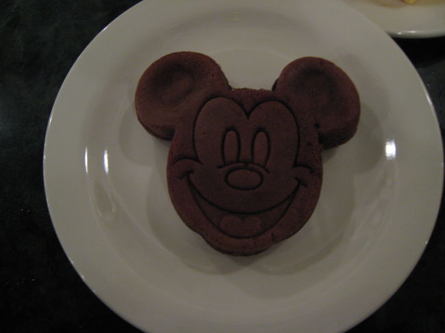 ミッキーのデザート。なんか食べるのがもったいないですね。。