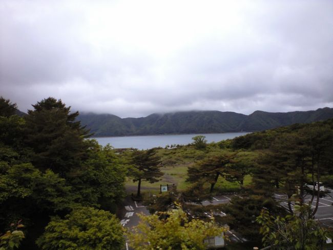 雨ですが，とりあえず五湖巡りでもしながら，ドライブしましょ〜。ということに。