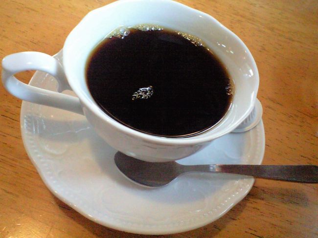 湧池前の茶店，かまのはたにて，名水コーヒー。