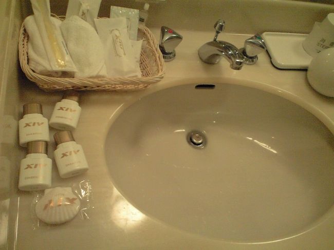 シャンプーはもちろんお土産に，，ーー；<br />今日はなんやかんやで良く歩いてお疲れモードのため，１１時にはお休みしました。<br />明日は晴れるというみんなの意見を信じて，，。