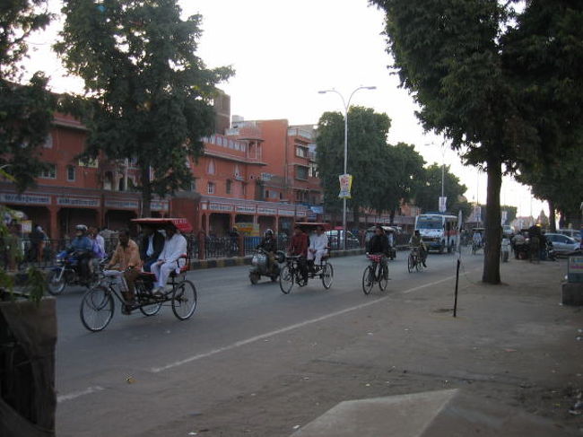 ピンク！！！<br />景観条例とかあるのかしら。